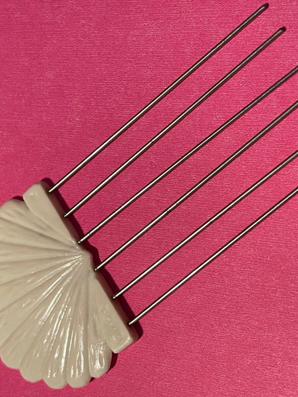 Vintage Mid Century Clamshell-Shaped Hair Pin